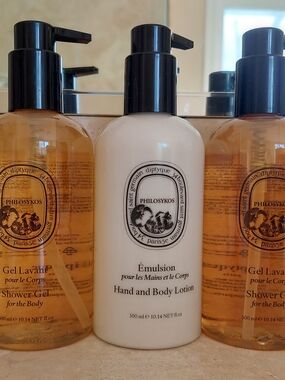 Diptyque Philosykos One Hand & Body Lotion, Two Shower Gel With Black Pump